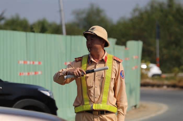 Lễ 2-9, CSGT TP.HCM khuyến cáo người dân chọn thời gian, lộ trình phù hợp tránh kẹt xe