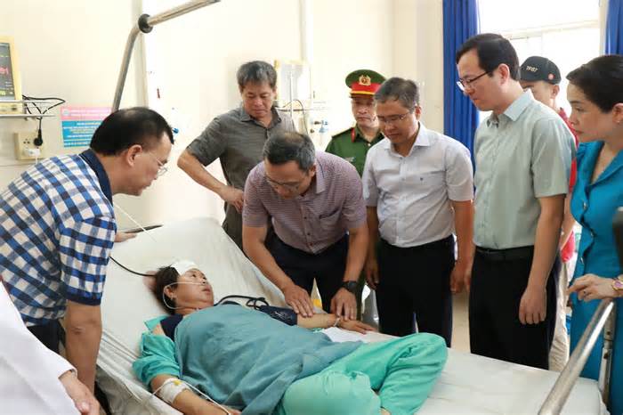 Lật xe khách ở Khánh Hòa: 16 du khách nước ngoài bị thương đã phục hồi