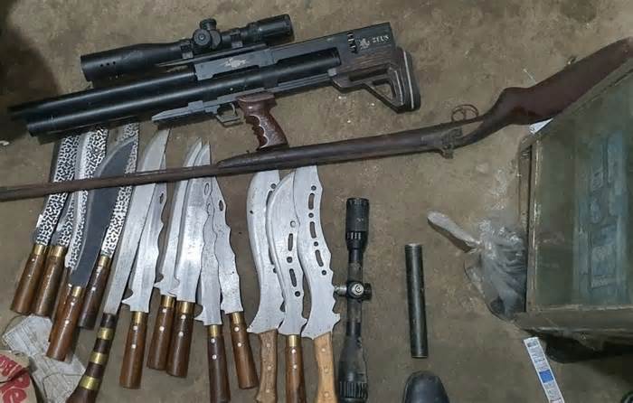 Phát hiện nhiều vũ khí 'nóng' tại cửa hàng bán gas ở Thanh Hoá