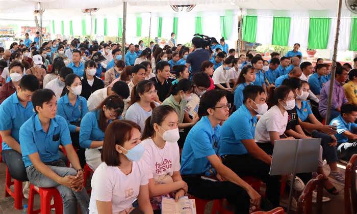 Phát động Tháng Công nhân ở Bình Phước, chăm lo cho người bị tai nạn