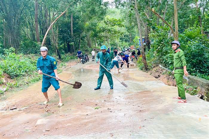 Mưa gây sạt lở, làm chìm tàu và có 430 hộ dân ở Phú Quốc bị ảnh hưởng ngập nước