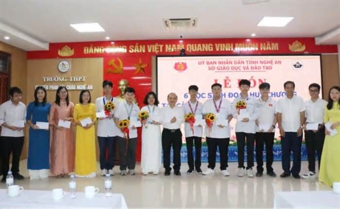 Nghệ An chi hơn 2,7 tỷ đồng khen thưởng học sinh đoạt giải quốc gia, quốc tế