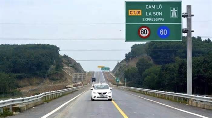 Kiến nghị cho xe tải nặng lưu thông trên cao tốc Cam Lộ - La Sơn