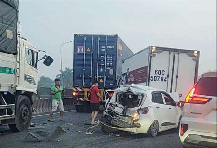 Tai nạn giao thông liên hoàn 4 xe ôtô trên Quốc lộ 1 ở Đồng Nai