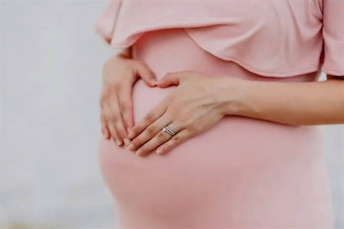 Giả mang thai 17 lần để nhận trợ cấp thai sản
