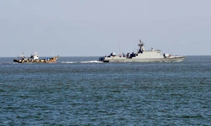 Hải quân Hàn Quốc hỗ trợ tàu Triều Tiên mắc cạn ở hải giới liên Triều