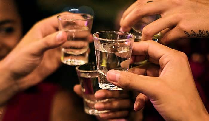 Mất nước, rượu bia, hạ huyết áp - bộ ba 'sát thủ' gây đột quỵ