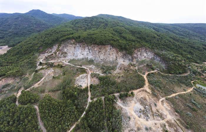 'Bẫy' chênh vênh tại những mỏ đá ngừng khai thác ở Hà Tĩnh