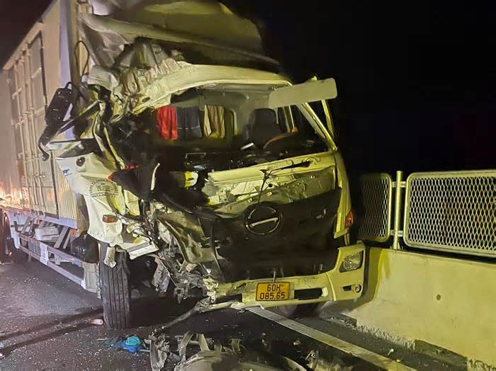 Tránh xe nổ lốp, xe khách va xe tải cao tốc Vĩnh Hảo–Phan Thiết, 1 người tử vong
