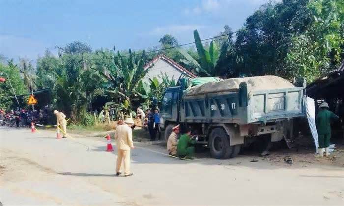 Va chạm với xe tải, nữ sinh lớp 6 tử vong