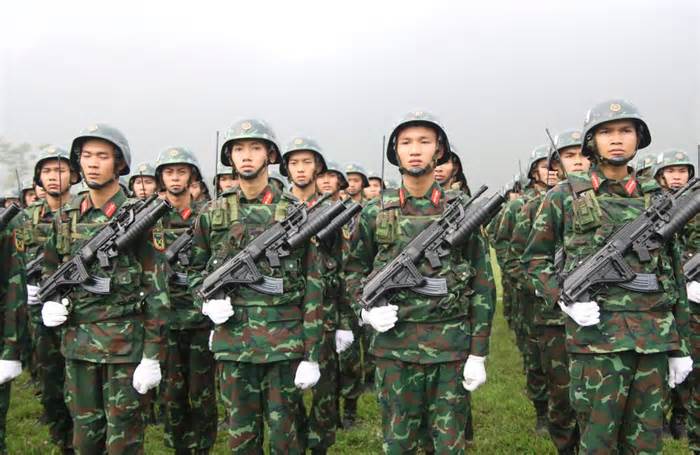 Thời hạn xem xét thăng quân hàm sĩ quan khi có quyết định nghỉ hưu