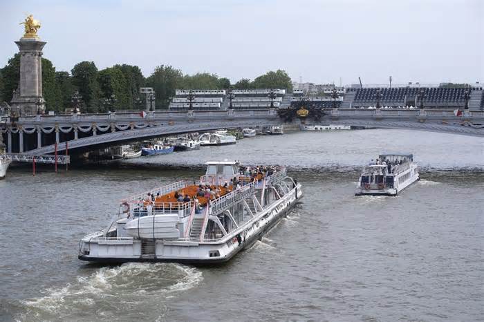 Nước sông Seine chưa đủ an toàn cho thi đấu Olympic Paris