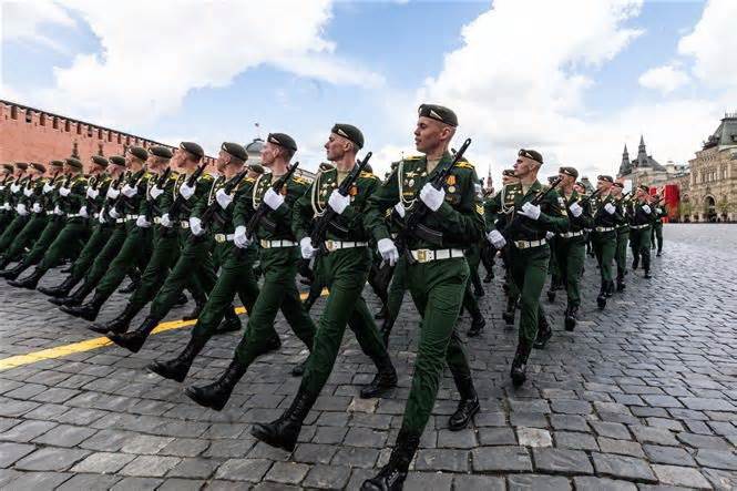 Tổng thống Nga Vladimir Putin ký sắc lệnh về nghĩa vụ quân sự