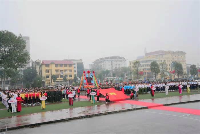 Gần 1.000 người tham gia giải chạy tập thể tại Thái Nguyên