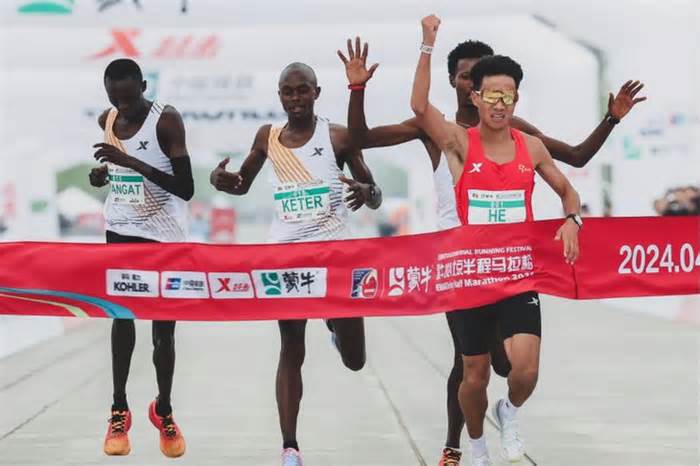 Bê bối mới trong thể thao Trung Quốc: ngôi sao marathon được nhường cho về đích
