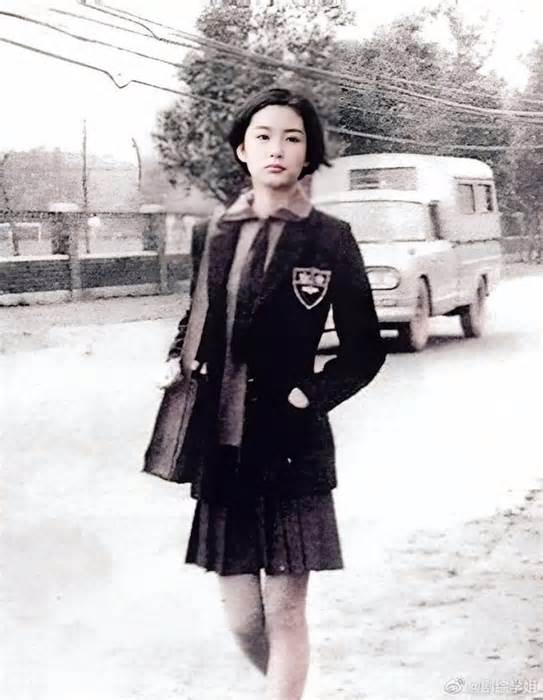 Bức ảnh năm 19 tuổi của ‘Đông Phương Bất Bại’ Lâm Thanh Hà gây sốt