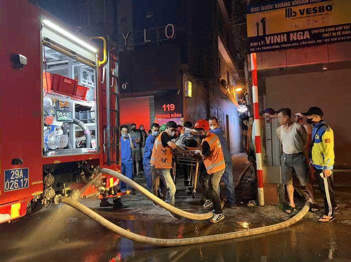 Hiện trường vụ cháy nhà trọ 5 tầng tại Hà Nội khiến 11 người tử vong