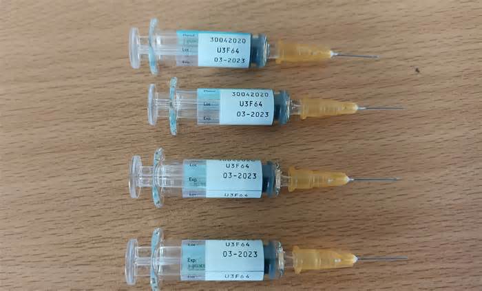 Xem xét xử lý sự cố 4 trẻ nhỏ ở Thanh Hóa bị tiêm vaccine hết hạn sử dụng