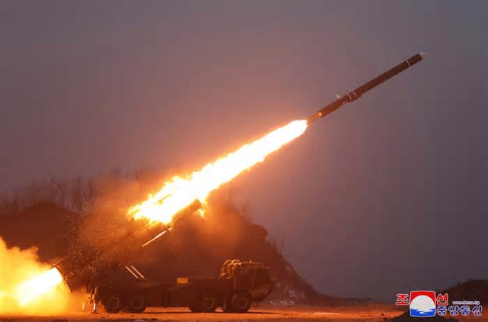 Triều Tiên lại phóng nhiều tên lửa hành trình
