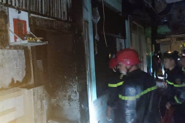Cháy nhà trong hẻm ở TPHCM lúc rạng sáng, bé gái 8 tuổi tử vong