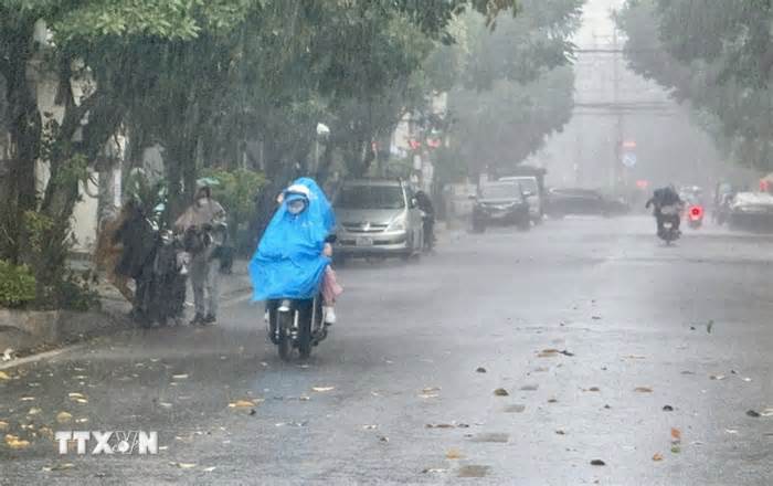 Nhiều sông ở Bắc Bộ vẫn vượt báo động 3, nguy cơ sạt lở và ngập úng kéo dài
