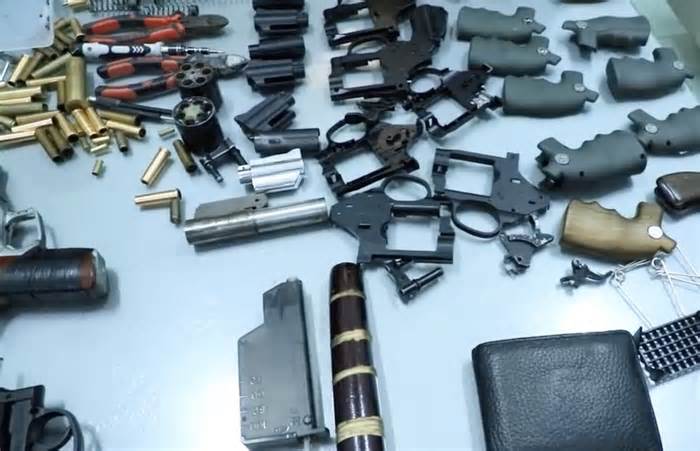 Phát hiện lò hung khí gồm nhiều súng, dao ở TP Biên Hoà