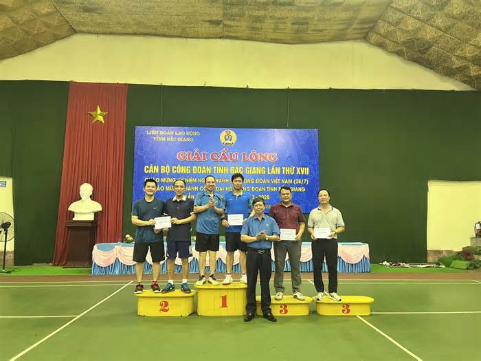 110 vận động viên tham dự giải cầu lông cán bộ công đoàn tỉnh Bắc Giang