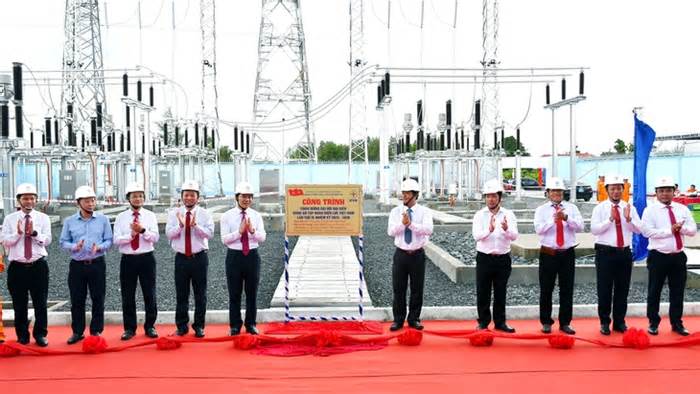 EVNSPC gắn biển hai công trình chào mừng Đại hội Đảng bộ