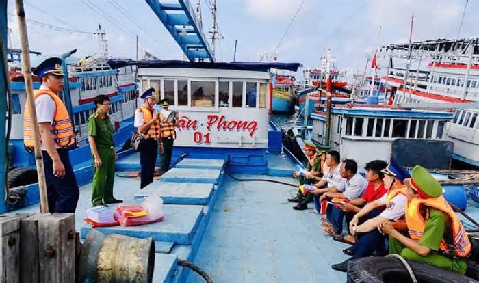 Đề phòng trộm cắp tài sản trên tàu thuyền mùa Bấc ở đảo Phú Quý