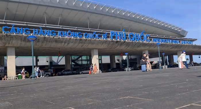 An ninh sân bay Phú Quốc soi ra chất bột lạ trong hành lý 2 người đàn ông