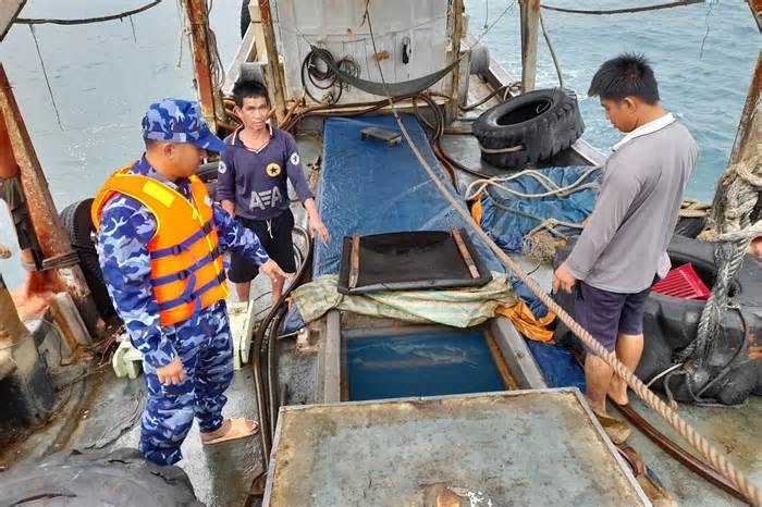 Cảnh sát biển tiếp tục bắt giữ tàu chở 50.000 lít dầu DO không rõ nguồn gốc
