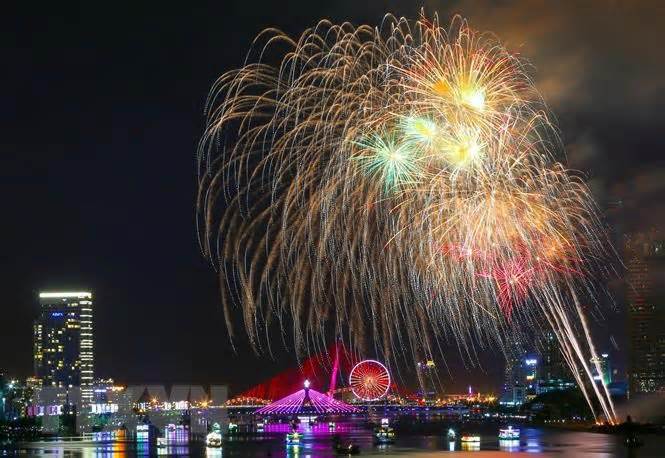Đà Nẵng: Cầu Rồng dừng phun lửa, nước trong Lễ hội pháo hoa Quốc tế