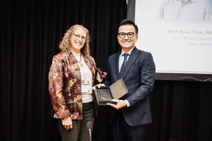 PGS.TS. Trần Xuân Bách nhận Giải thưởng quốc tế cho Nghiên cứu xuất sắc