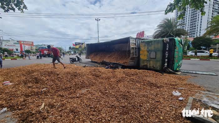 Tài xế xe tải lật đè chết 3 người ở Quy Nhơn âm tính với nồng độ cồn, ma túy