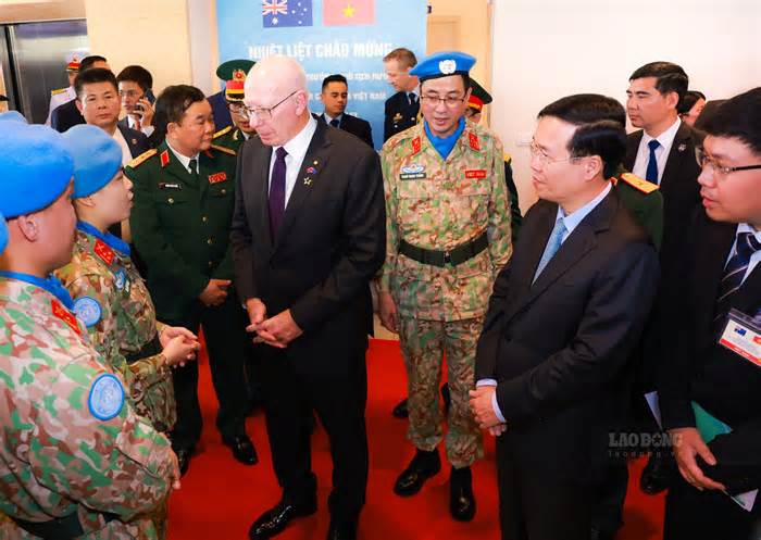 Chủ tịch nước và Toàn quyền Australia thăm Cục gìn giữ hoà bình Việt Nam