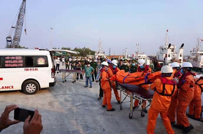 Biên phòng Quảng Nam lên tiếng vụ chìm sà lan khiến 4 người chết, 5 người mất tích