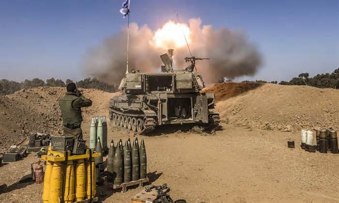 Mỹ duyệt bán khẩn cấp đạn pháo cho Israel