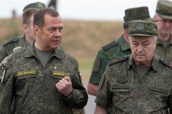 Ông Medvedev lại cảnh báo nguy cơ Thế chiến III