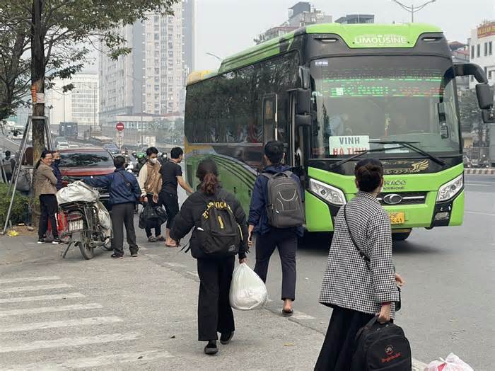Hà Nội: Bát nháo nạn xe dù, bến cóc dịp nghỉ Tết Dương lịch 2024
