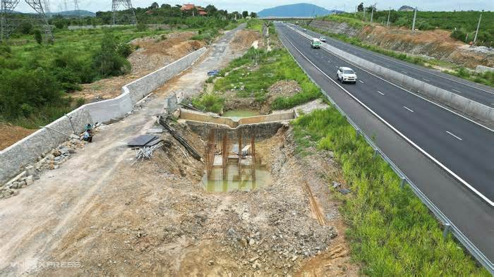 Dự án chống ngập cao tốc Dầu Giây - Phan Thiết 'chưa biết ngày hoàn thành'