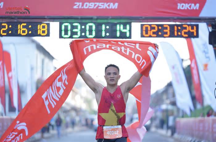 Ngỡ ngàng chân chạy nghiệp dư Việt Nam về nhất chặng đầu giải marathon xuyên 3 nước Đông Dương