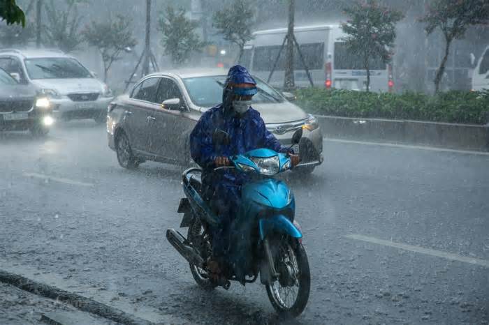 Nhiều khu vực có mưa dông, nguy cơ rất cao xảy ra lũ quét tại Trung Bộ