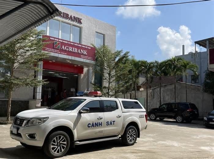 Truy bắt hai kẻ cướp ngân hàng ở Quảng Nam