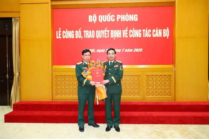 Quân đội có thêm 2 Thiếu tướng; 19 sĩ quan cấp tá thôi giữ chức vụ và nghỉ hưu