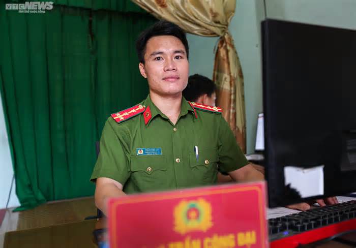 Từ cậu bé mồ côi cha trở thành trưởng công an xã trẻ nhất tỉnh Hà Tĩnh