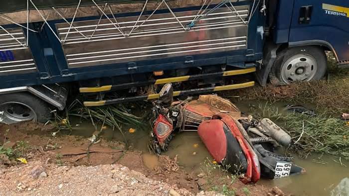 Hai phụ nữ ở Bắc Giang tử vong do va chạm giữa xe tải và xe mô tô