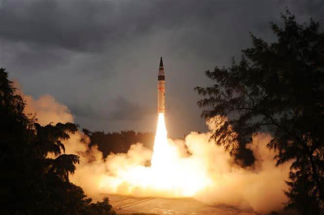 Ấn Độ phóng thử thành công tên lửa đạn đạo tầm ngắn Pralay