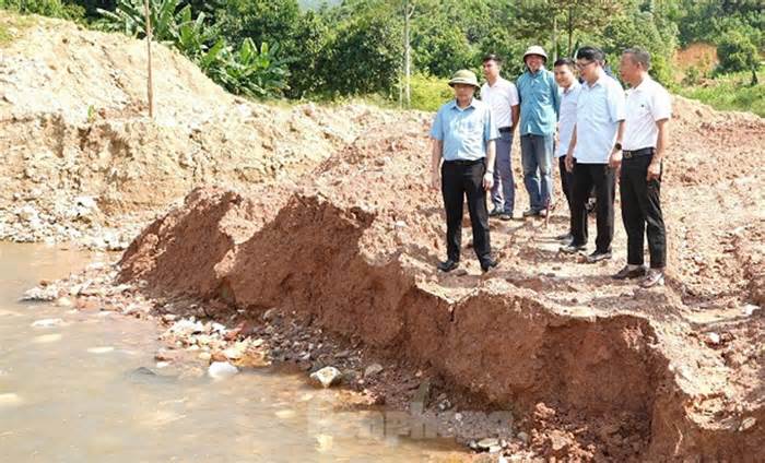 Yên Bái dùng loa phát thanh tuyên truyền phòng tránh bão đến từng nhà