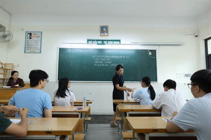 Công bố tỉ lệ học sinh dự thi đỗ lớp 10 công lập tại Hà Nội năm 2026