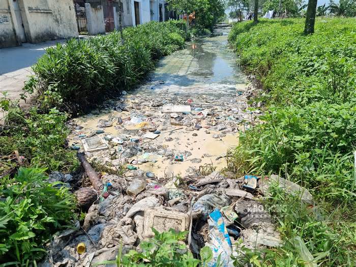 Cận cảnh sông, mương tại Nam Định bị làng nghề tái chế nhôm 'bức tử'